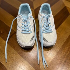 Vionic Kona White and Sky Blue Athletic Sneakers